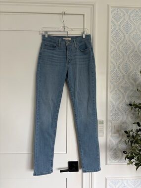 Levi’s Classic Light Blue Women's Jeans - Slim Fit